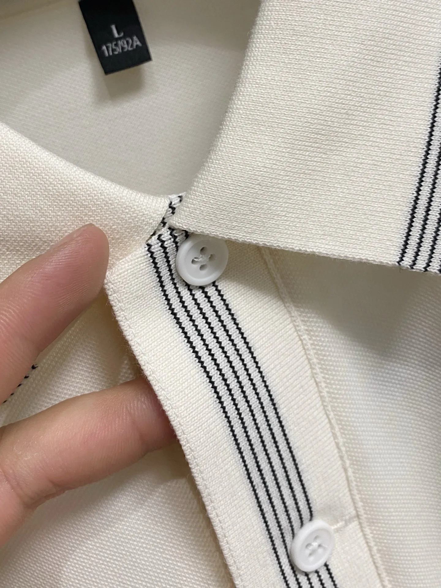 , LP 36ss new spring and summer products are on sale! Men's summer lapel polo short-sleeved T-shirt. This model is made of top-quality piqué mercerized cotton fabric. The Breathable comfortable design elements are very beautiful. The brand logo is exquisitely embroidered. The best POLO of the year. It is made of Premium piqué mercerized material, which ensures not only amazing comfort and breathability, but also a good fit and natural drape. Every detail is quite exquisite and good, and the upper body is simple and not tacky. Fashionable Versatile items! All three sizes available Sizes M-4XL